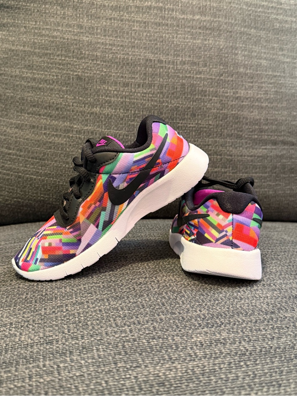 Nike Kids Black Multicolor Graphic Sneakers Tanjun Print - Picture 5 of 7